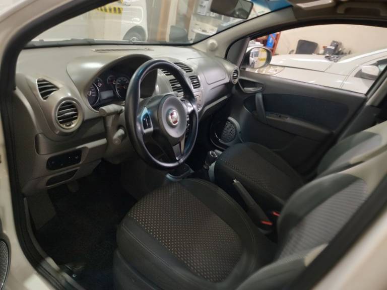 FIAT - GRAND SIENA - 2016/2016 - Branca - R$ 38.900,00