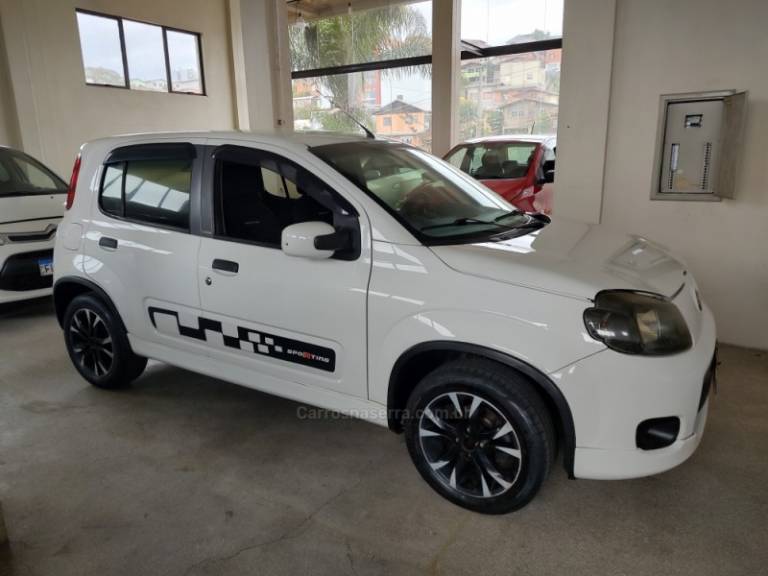 FIAT - UNO - 2013/2014 - Branca - R$ 36.700,00