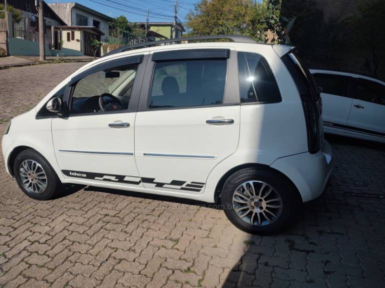 FIAT - IDEA - 2015/2015 - Branca - R$ 36.500,00