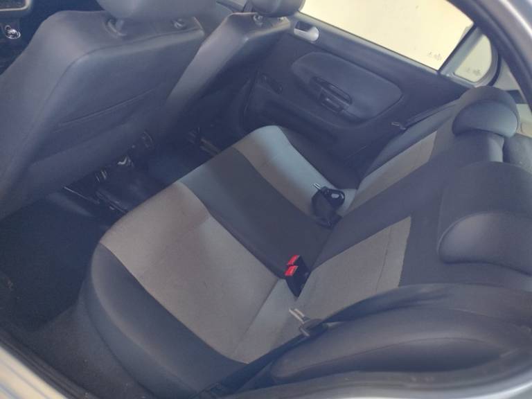 VOLKSWAGEN - GOL - 2013/2014 - Prata - R$ 35.900,00