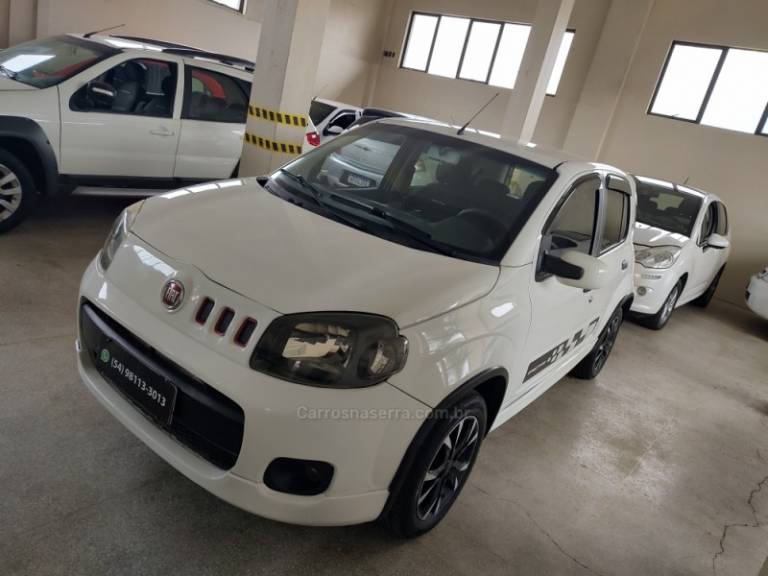 FIAT - UNO - 2013/2014 - Branca - R$ 36.700,00