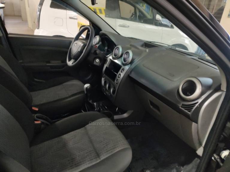 FORD - FIESTA - 2014/2014 - Preta - R$ 33.500,00