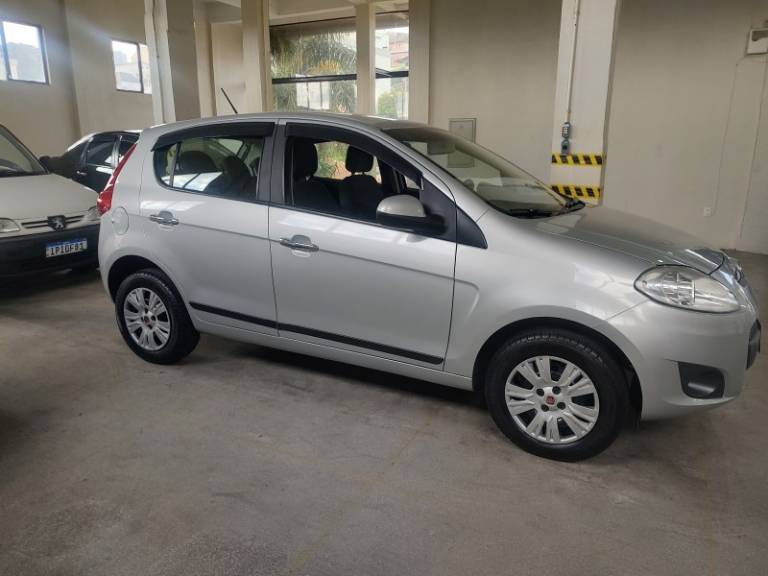 FIAT - PALIO - 2016/2016 - Prata - R$ 38.500,00