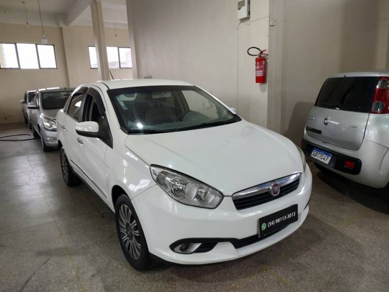 FIAT - GRAND SIENA - 2016/2016 - Branca - R$ 38.900,00