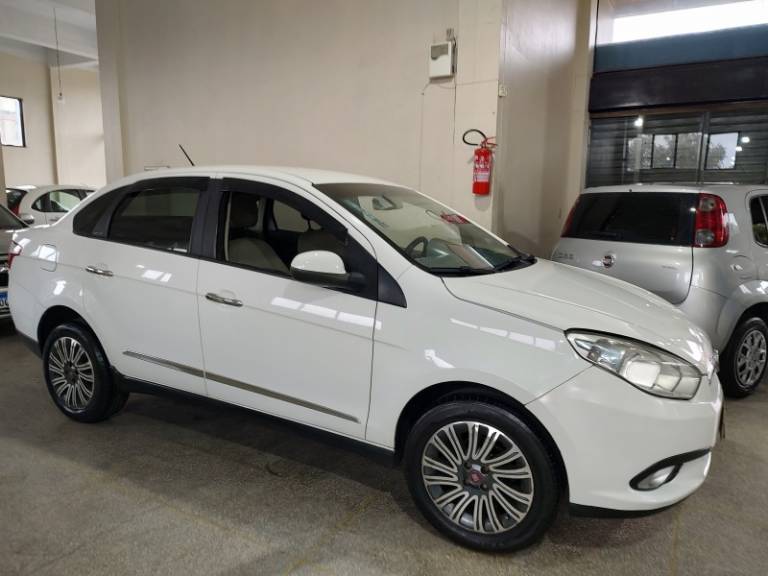 FIAT - GRAND SIENA - 2016/2016 - Branca - R$ 38.900,00
