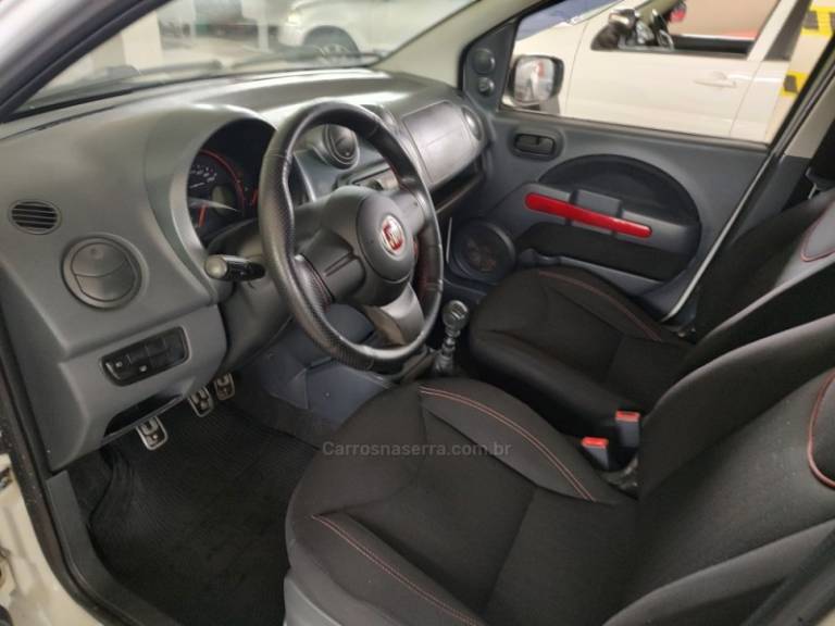 FIAT - UNO - 2013/2014 - Branca - R$ 36.700,00