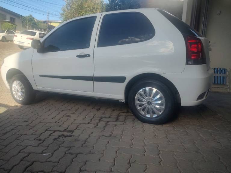 FIAT - PALIO - 2013/2013 - Branca - R$ 21.900,00