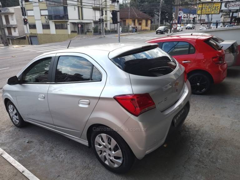 CHEVROLET - ONIX - 2017/2018 - Prata - R$ 53.500,00