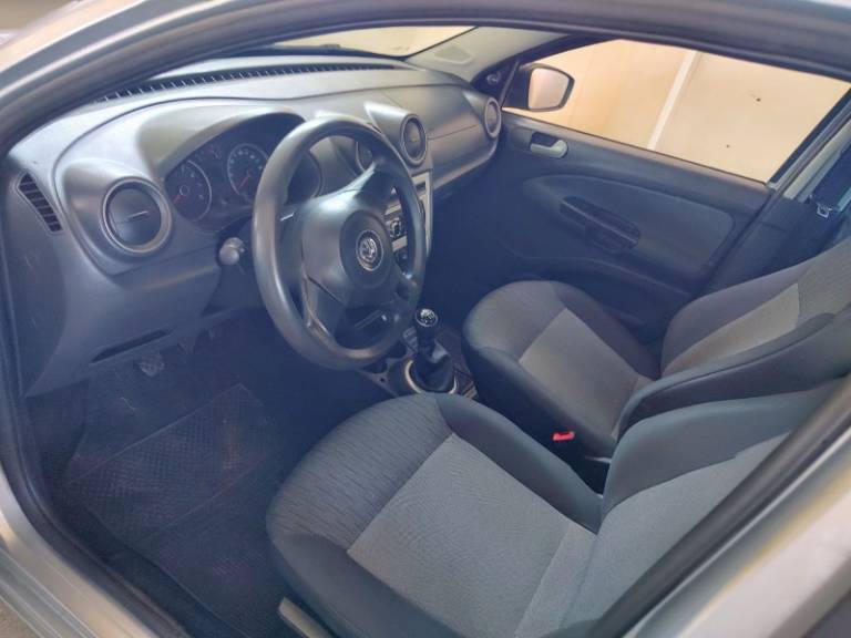 VOLKSWAGEN - GOL - 2013/2014 - Prata - R$ 35.900,00