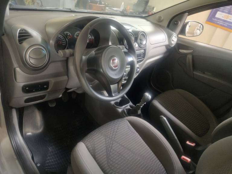 FIAT - PALIO - 2016/2016 - Prata - R$ 38.500,00