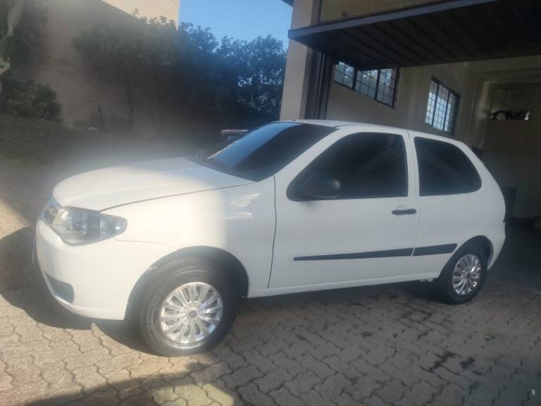 FIAT - PALIO - 2013/2013 - Branca - R$ 21.900,00