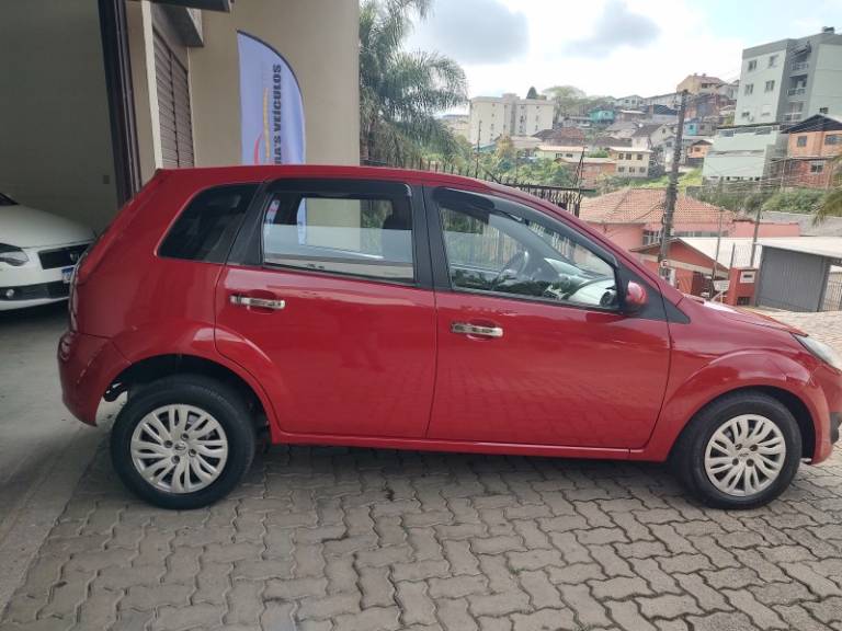 FORD - FIESTA - 2014/2014 - Vermelha - R$ 29.500,00