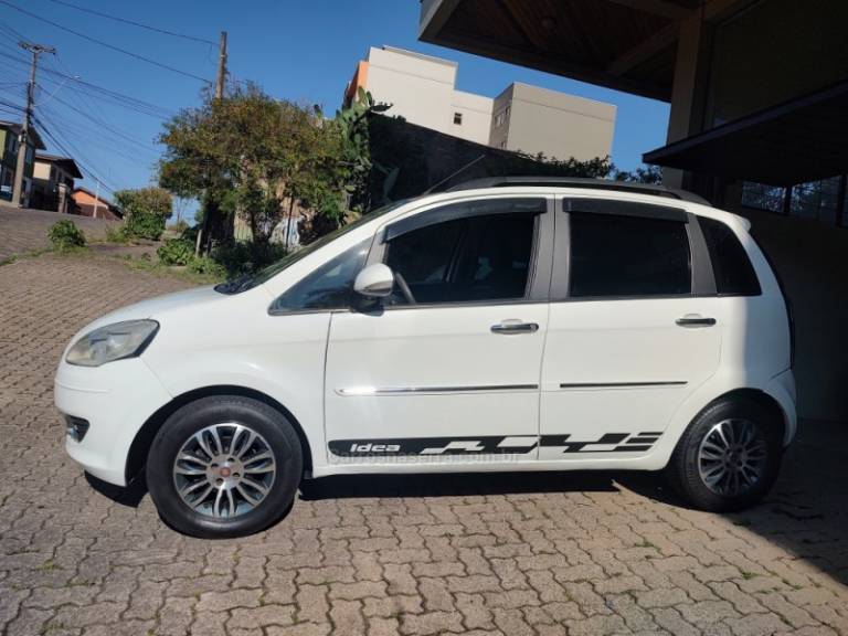 FIAT - IDEA - 2015/2015 - Branca - R$ 36.500,00