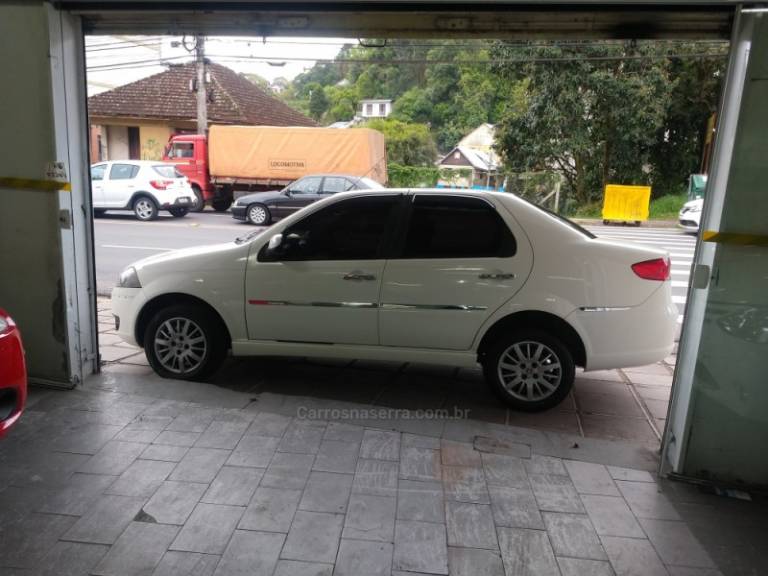 FIAT - SIENA - 2012/2012 - Branca - R$ 28.900,00