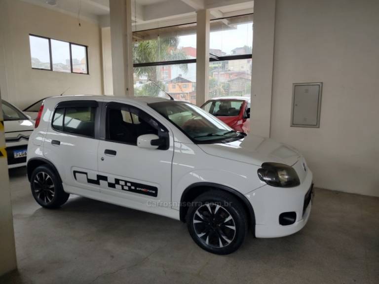 FIAT - UNO - 2013/2014 - Branca - R$ 36.700,00