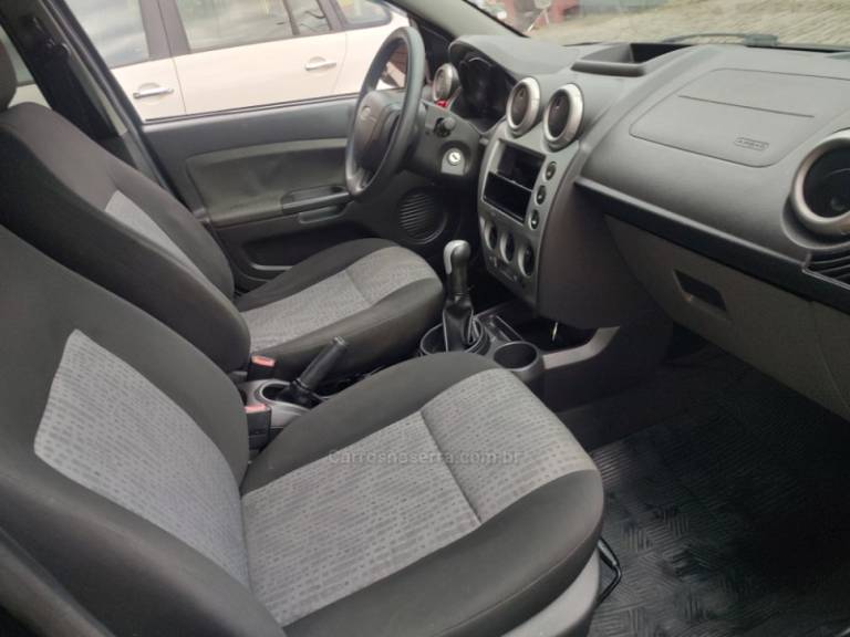 FORD - FIESTA - 2014/2014 - Preta - R$ 33.500,00
