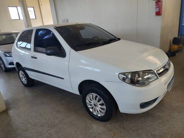FIAT - PALIO - 2013/2013 - Branca - R$ 21.900,00