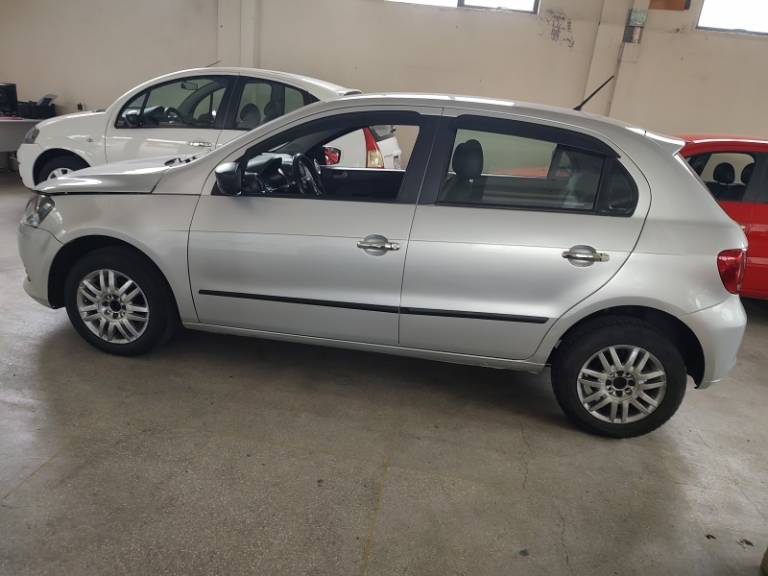 VOLKSWAGEN - GOL - 2013/2014 - Prata - R$ 35.900,00