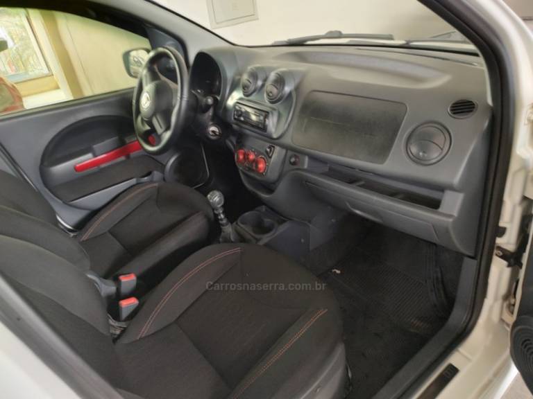 FIAT - UNO - 2013/2014 - Branca - R$ 36.700,00
