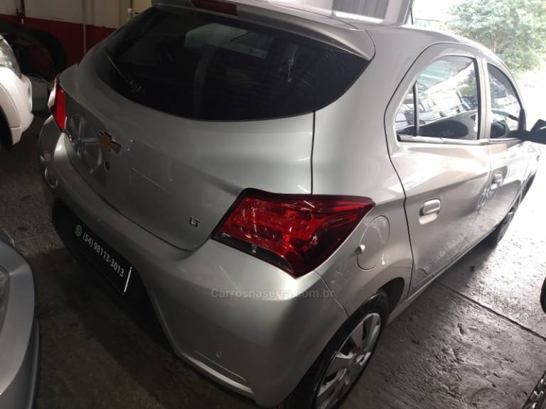 CHEVROLET - ONIX - 2017/2018 - Prata - R$ 53.500,00