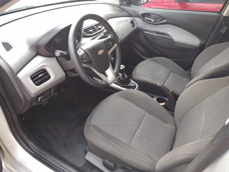 CHEVROLET - ONIX - 2017/2018 - Prata - R$ 53.500,00