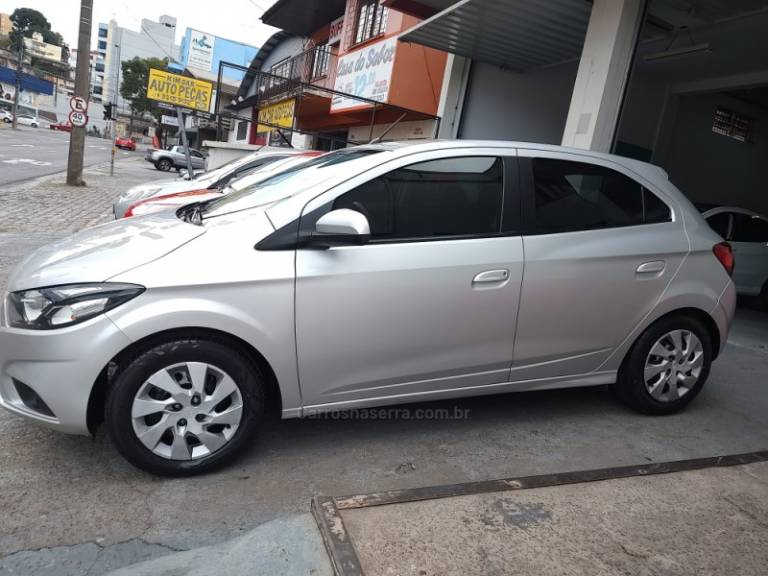 CHEVROLET - ONIX - 2017/2018 - Prata - R$ 53.500,00