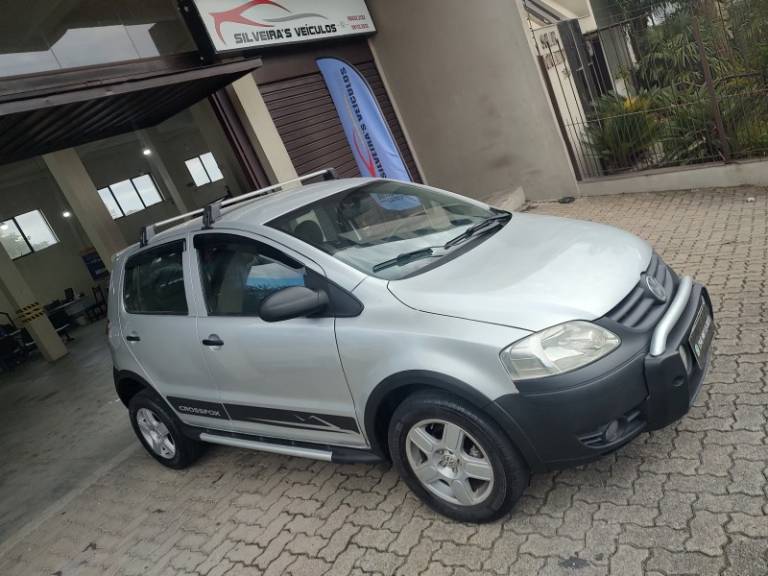 VOLKSWAGEN - CROSSFOX - 2005/2005 - Prata - R$ 25.950,00