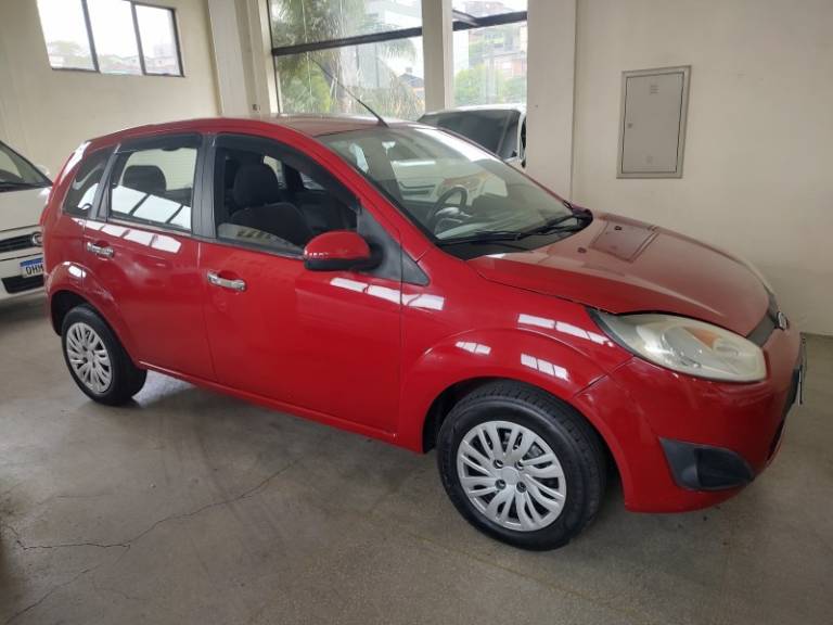 FORD - FIESTA - 2014/2014 - Vermelha - R$ 29.500,00