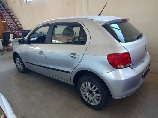 VOLKSWAGEN - GOL - 2013/2014 - Prata - R$ 35.900,00