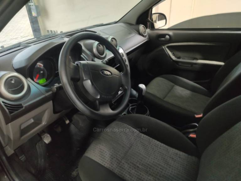 FORD - FIESTA - 2014/2014 - Preta - R$ 33.500,00