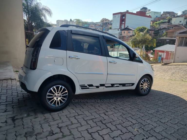FIAT - IDEA - 2015/2015 - Branca - R$ 36.500,00