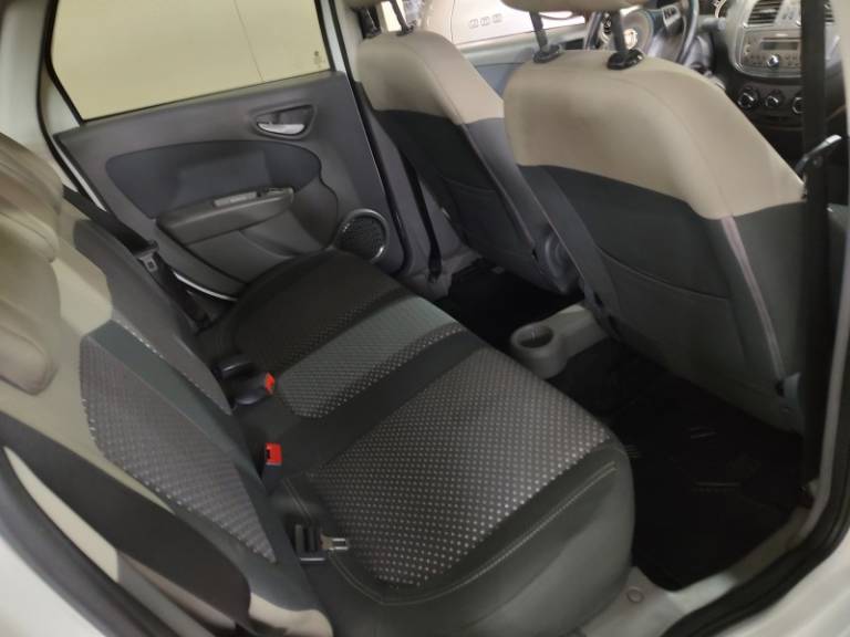 FIAT - GRAND SIENA - 2016/2016 - Branca - R$ 38.900,00
