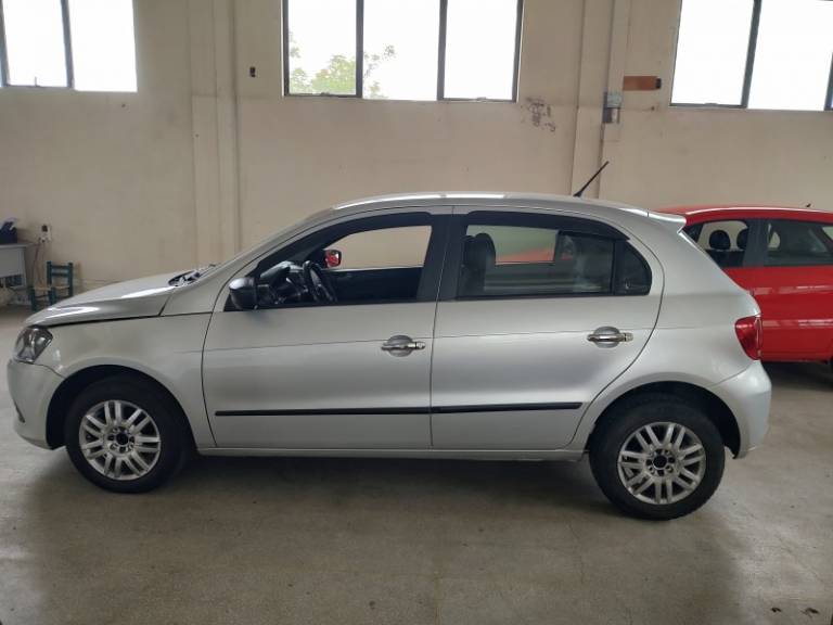 VOLKSWAGEN - GOL - 2013/2014 - Prata - R$ 35.900,00