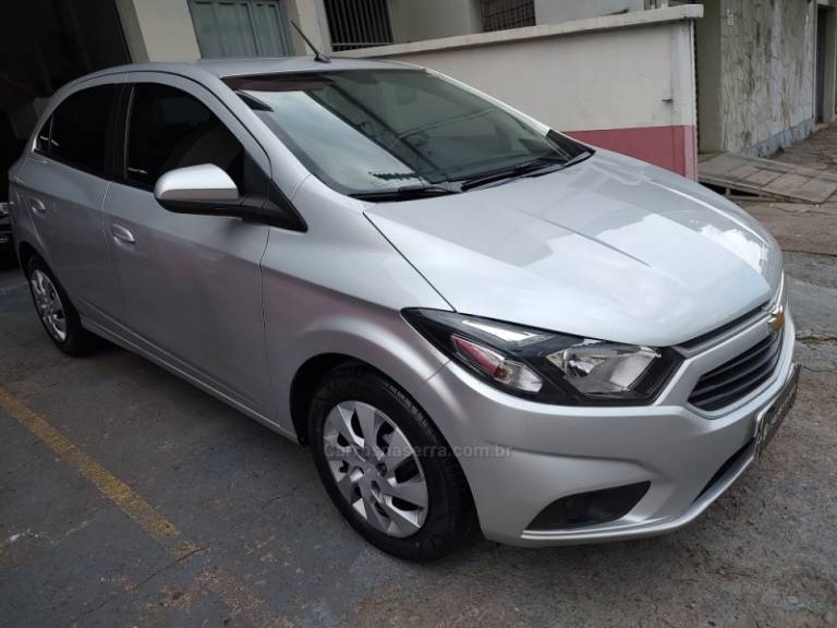 CHEVROLET - ONIX - 2017/2018 - Prata - R$ 53.500,00