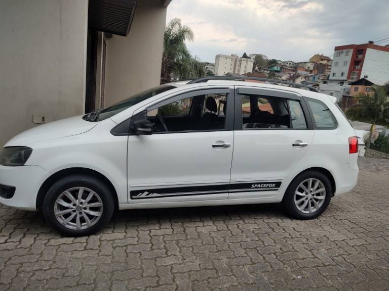 VOLKSWAGEN - SPACEFOX - 2014/2014 - Branca - R$ 37.750,00