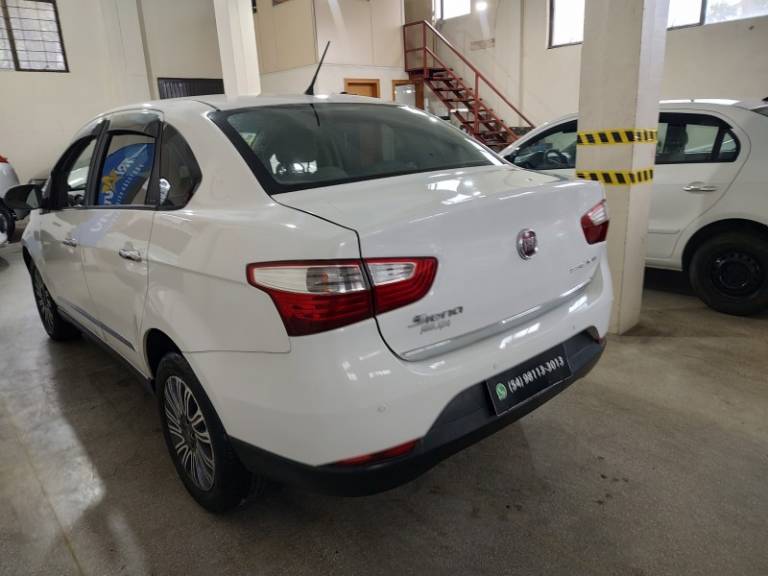 FIAT - GRAND SIENA - 2016/2016 - Branca - R$ 38.900,00