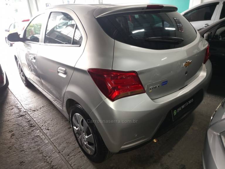 CHEVROLET - ONIX - 2017/2018 - Prata - R$ 53.500,00