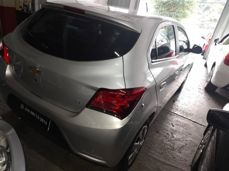 CHEVROLET - ONIX - 2017/2018 - Prata - R$ 53.500,00