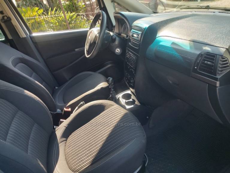 FIAT - IDEA - 2015/2015 - Branca - R$ 36.500,00