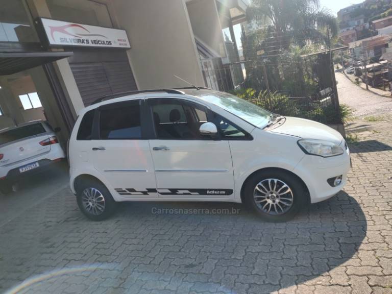 FIAT - IDEA - 2015/2015 - Branca - R$ 36.500,00