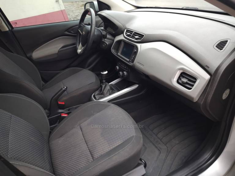 CHEVROLET - ONIX - 2017/2018 - Prata - R$ 53.500,00